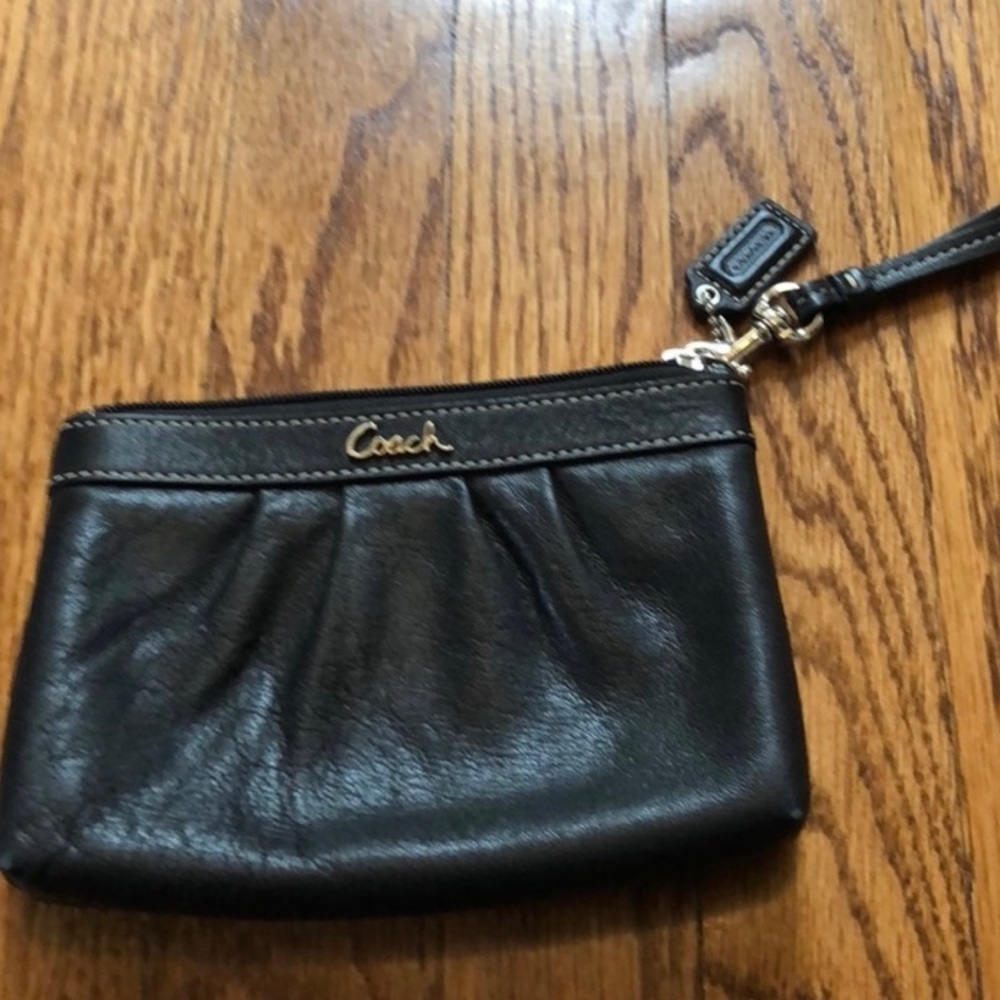 COACH CUTE WRISTLET in leather-Coach on front